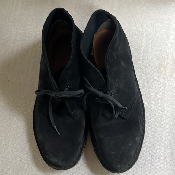 Clark’s Black Suede Desert Boots Size 7 - Picture 2 of 3
